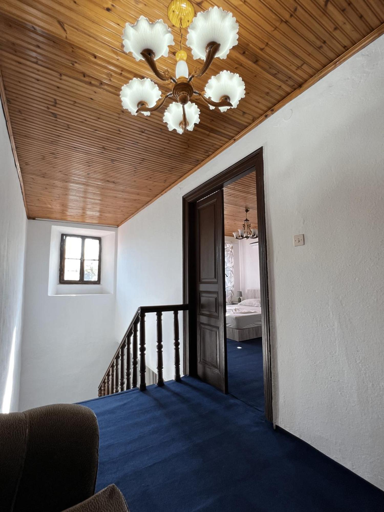 Onetwosleep Guesthouse Shkoder Exterior photo