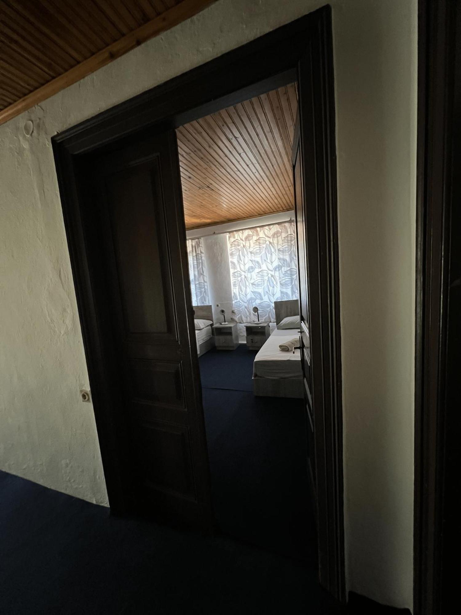 Onetwosleep Guesthouse Shkoder Exterior photo