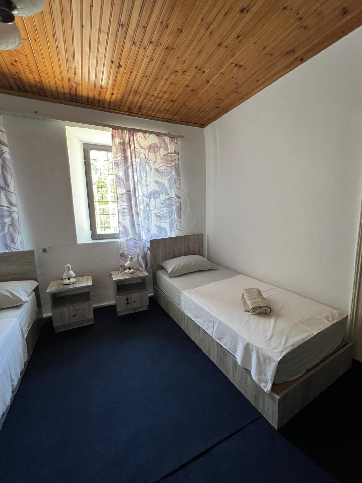 Onetwosleep Guesthouse Shkoder Exterior photo