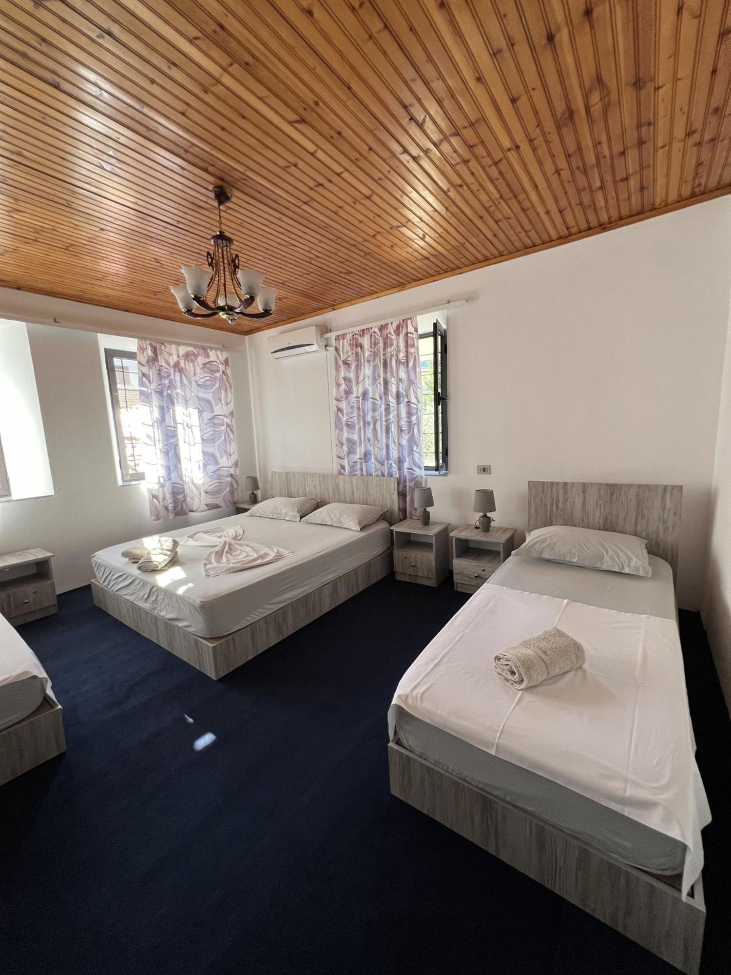 Onetwosleep Guesthouse Shkoder Exterior photo