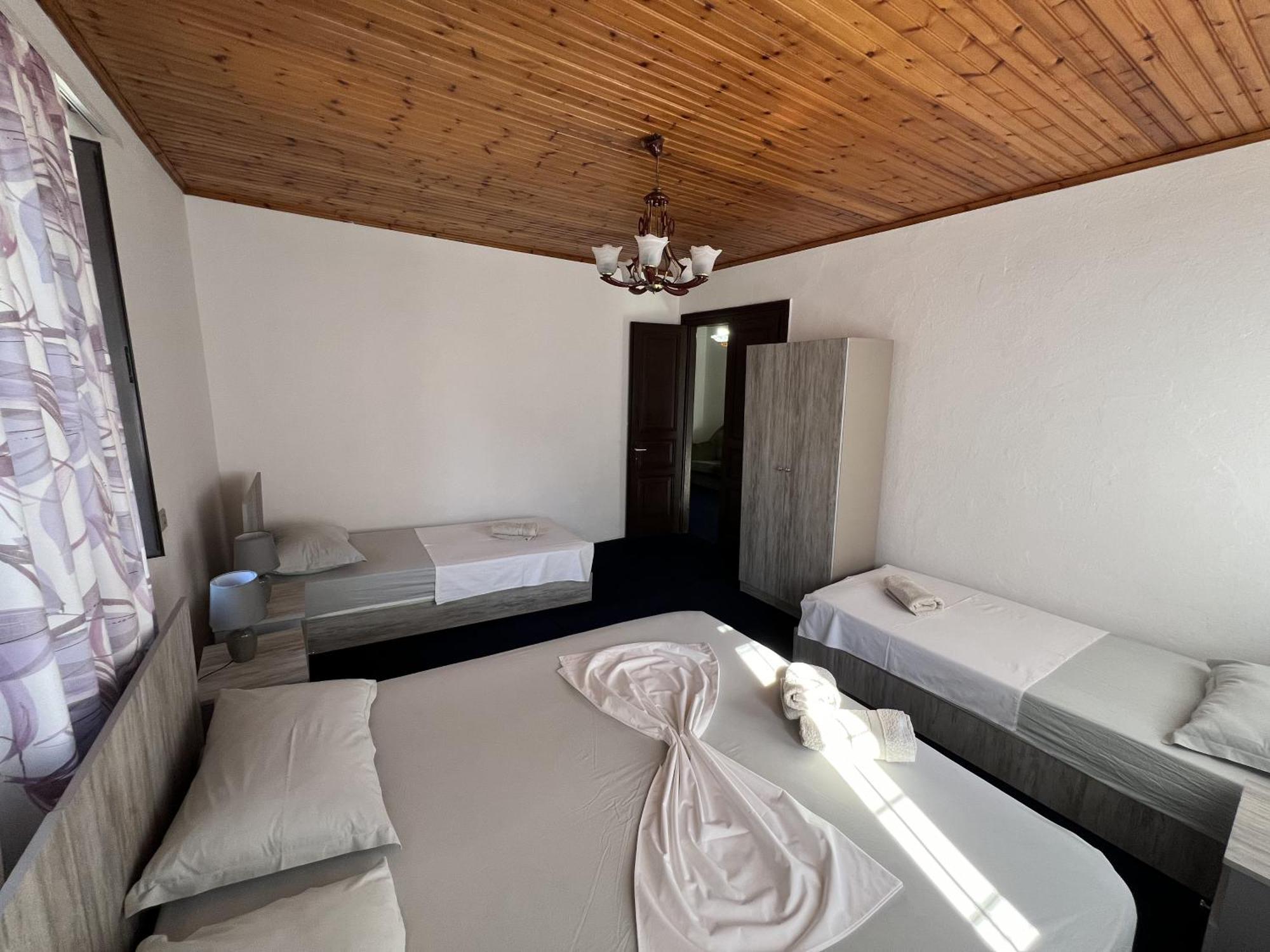 Onetwosleep Guesthouse Shkoder Exterior photo
