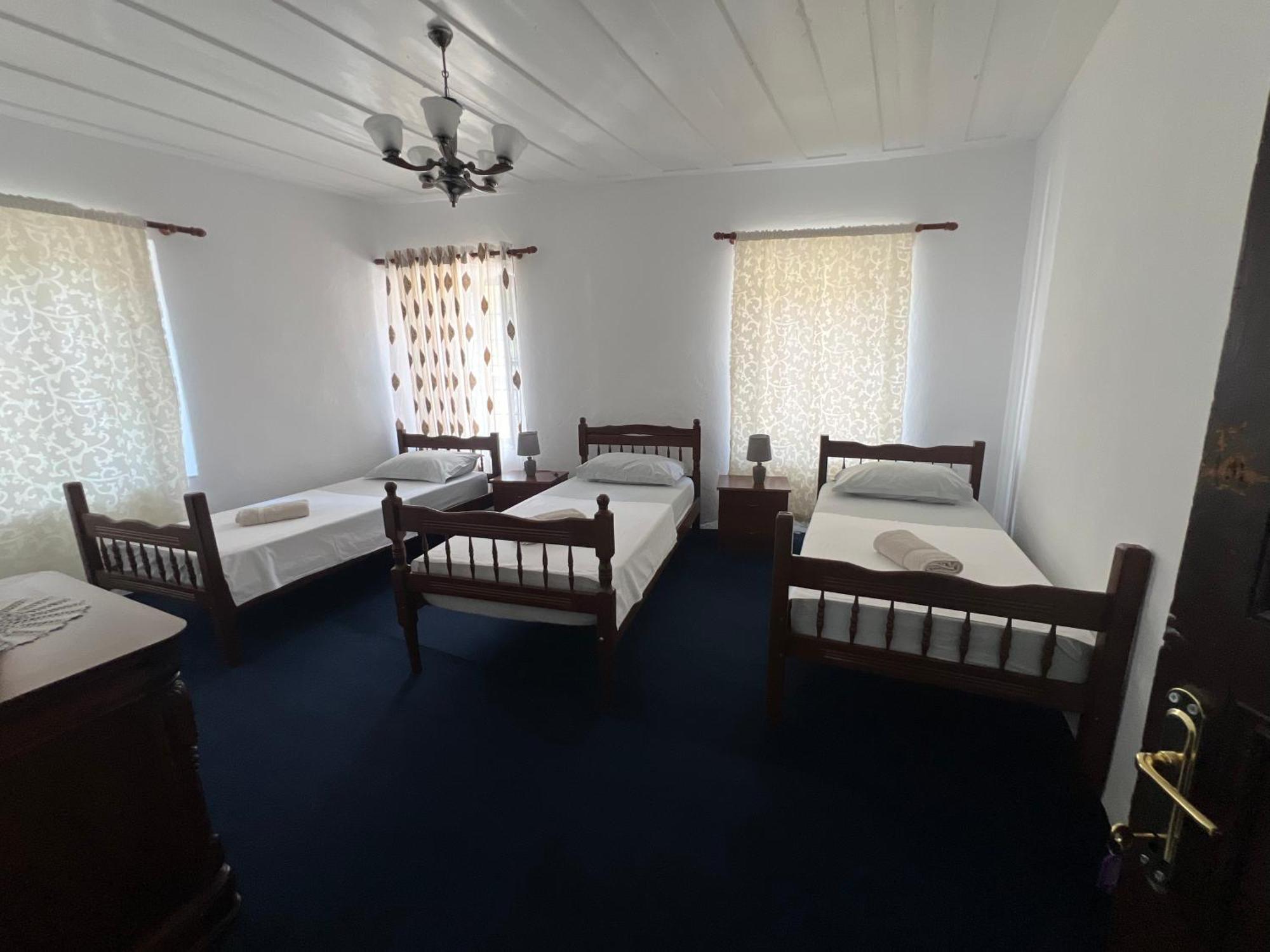 Onetwosleep Guesthouse Shkoder Exterior photo